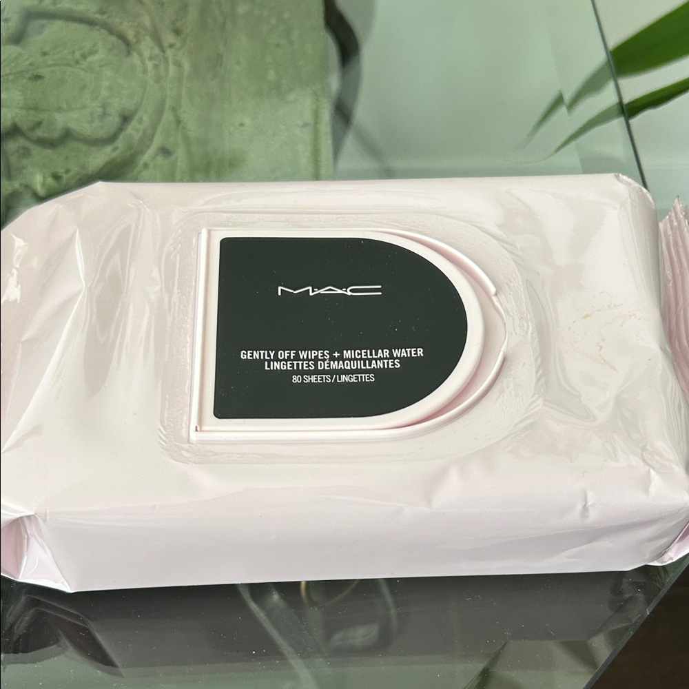 MAC Gently Off Wipes + Micellar Water 80 Sheets